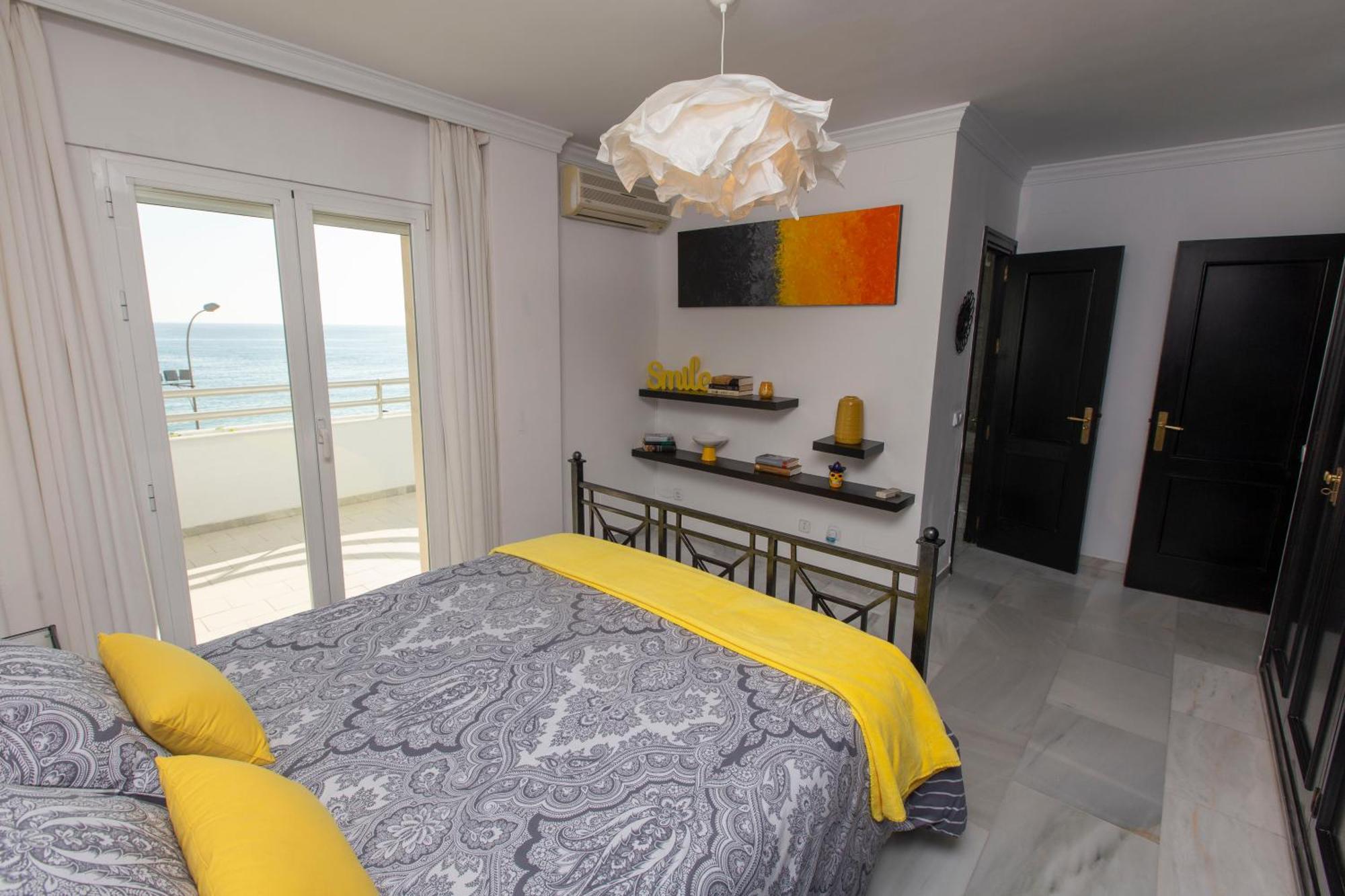 Villa Venecia, Apartamento De Lujo En 1º Linea De Playa + Parking Малага Экстерьер фото