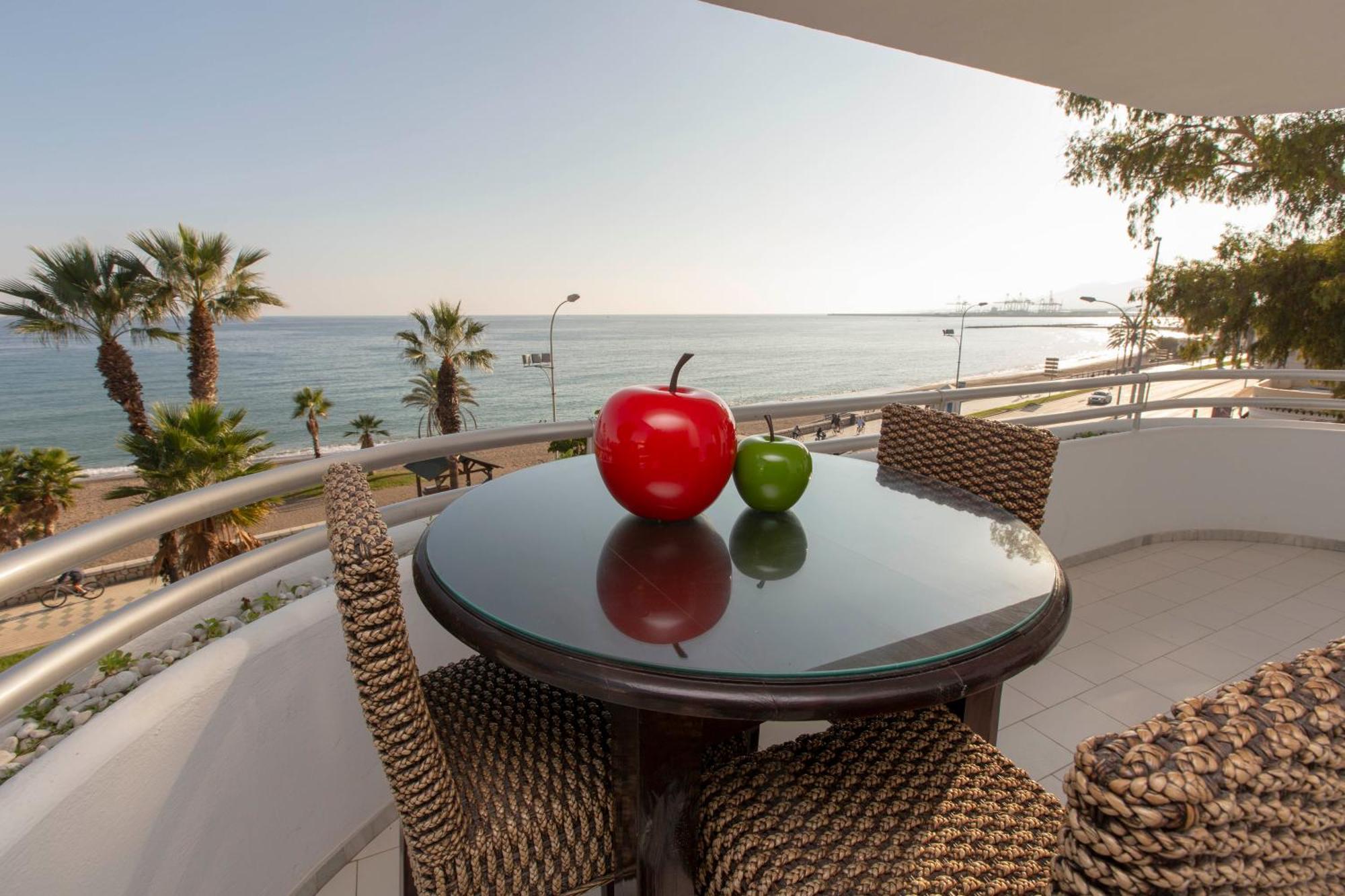 Villa Venecia, Apartamento De Lujo En 1º Linea De Playa + Parking Малага Экстерьер фото