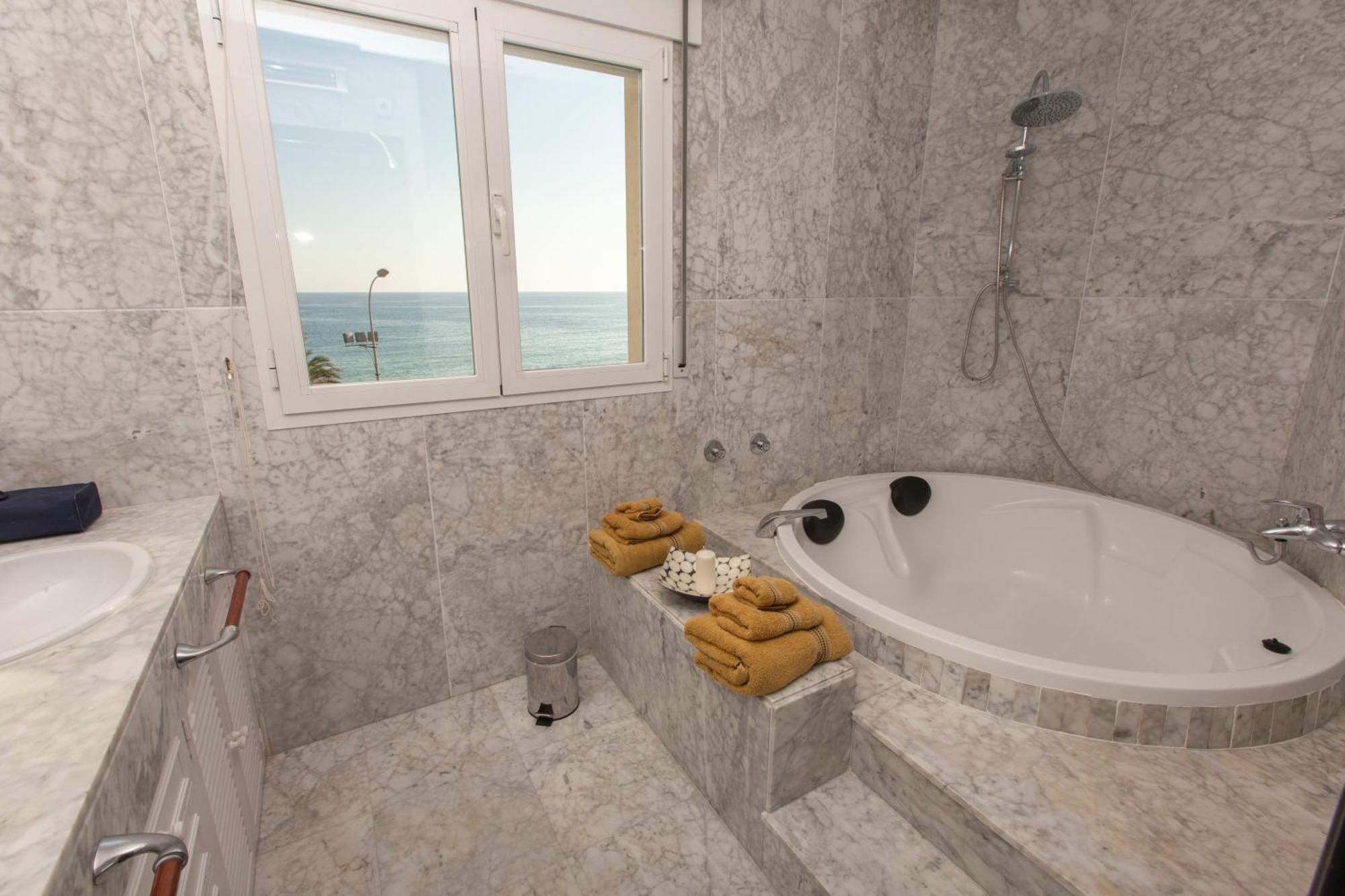 Villa Venecia, Apartamento De Lujo En 1º Linea De Playa + Parking Малага Экстерьер фото