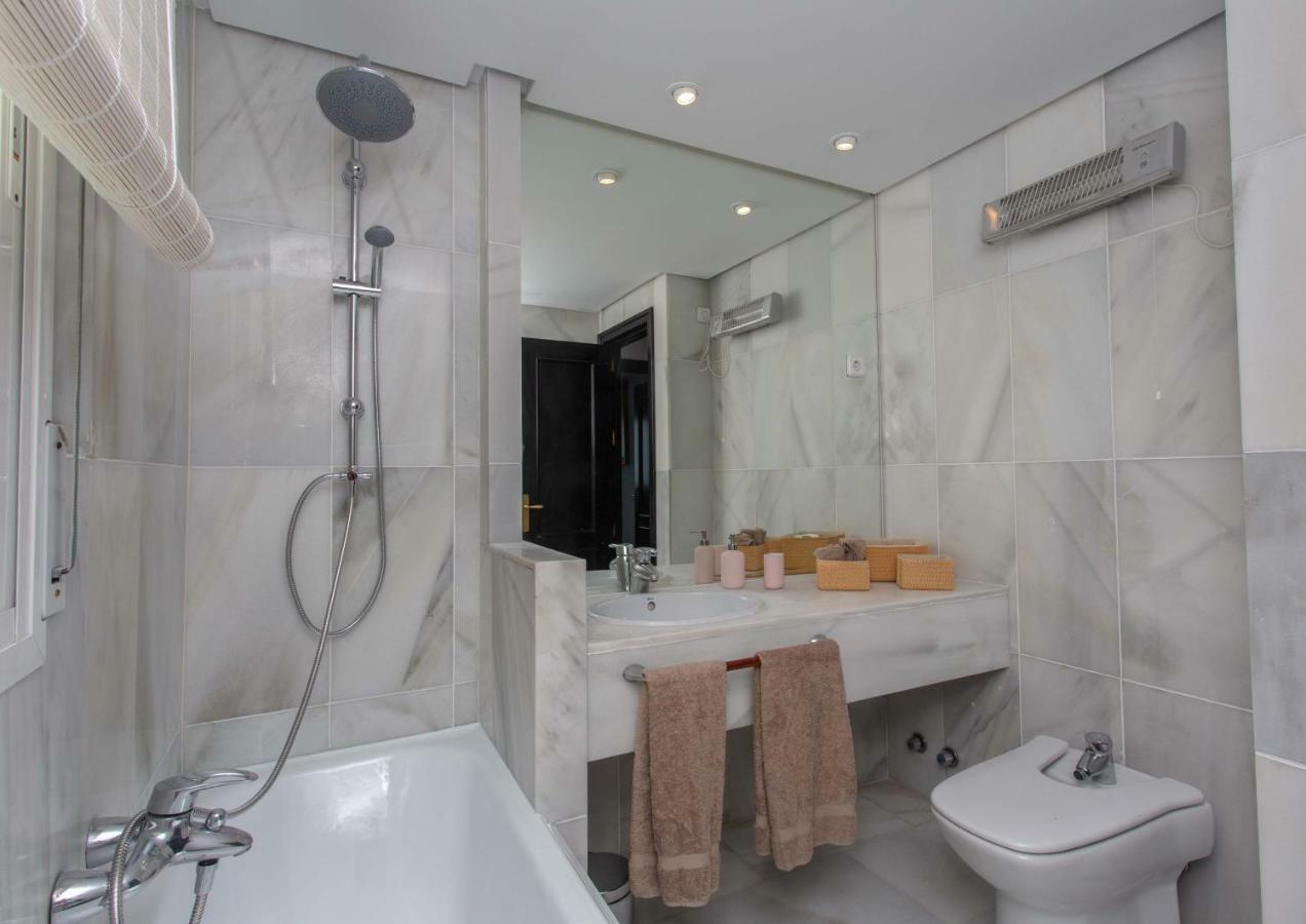 Villa Venecia, Apartamento De Lujo En 1º Linea De Playa + Parking Малага Экстерьер фото